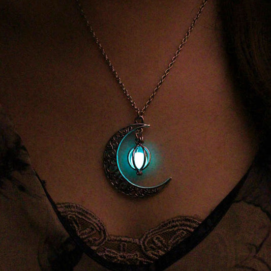 MAGNIFICENT - Moon Glowing Necklace